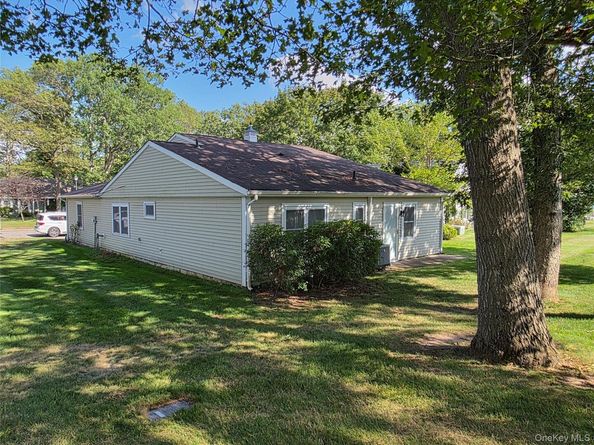 160 Laurance Lane, Ridge NY 11961
