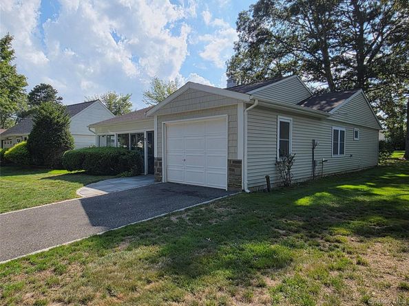 160 Laurance Lane, Ridge NY 11961