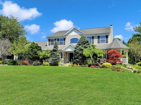 36 Ashley Circle, Manorville NY 11949