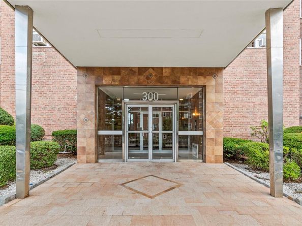 300 N Broadway 2H, Yonkers NY 10701