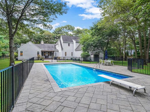 4 Pia Court, Holtsville NY 11742