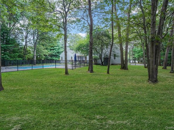 4 Pia Court, Holtsville NY 11742