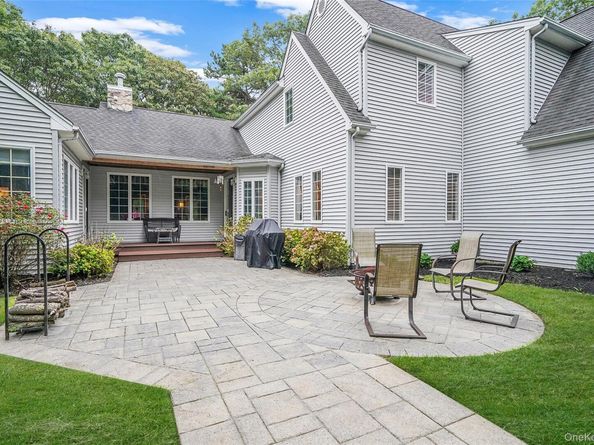 4 Pia Court, Holtsville NY 11742