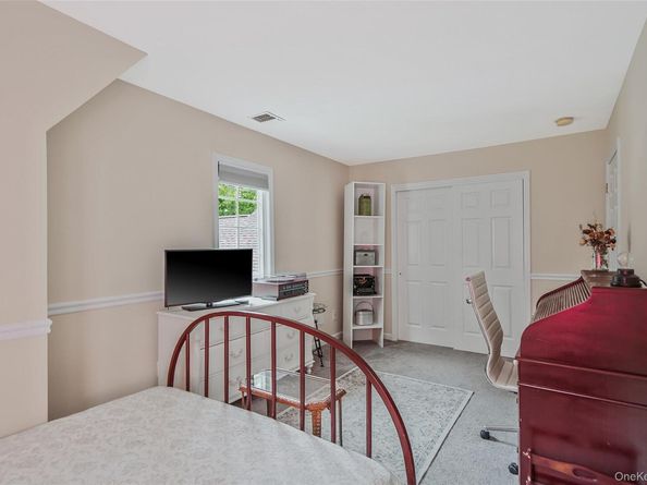 4 Pia Court, Holtsville NY 11742