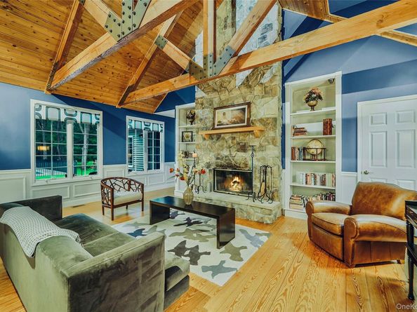 4 Pia Court, Holtsville NY 11742