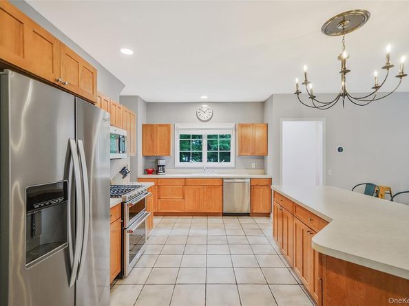 4 Pia Court, Holtsville NY 11742