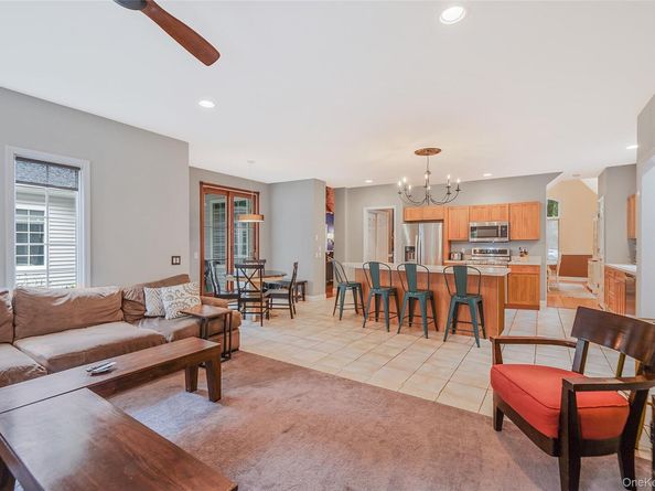 4 Pia Court, Holtsville NY 11742