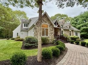 4 Pia Court, Holtsville NY 11742