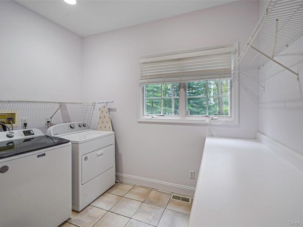 4 Pia Court, Holtsville NY 11742