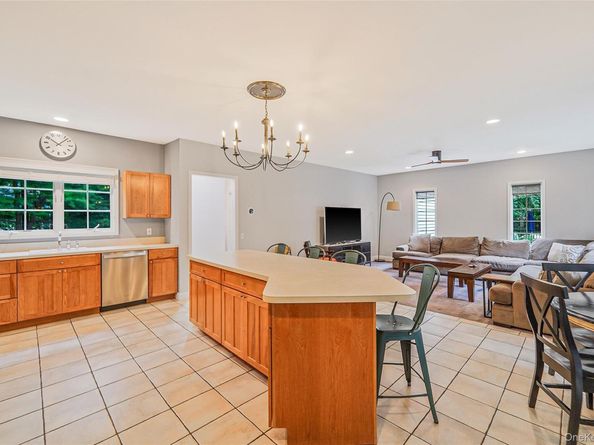 4 Pia Court, Holtsville NY 11742