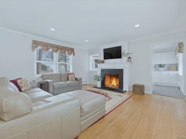 20 Honey Lane, Miller Place NY 11764