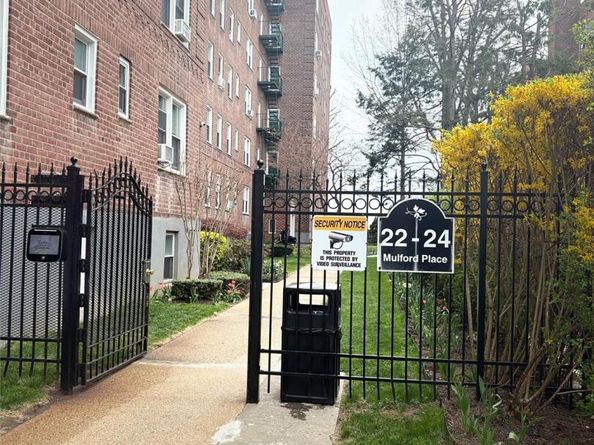 24 Mulford Place 6A, Hempstead NY 11550