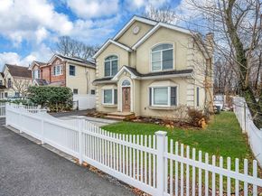 18 E Lyons Street, Melville NY 11747