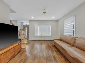 18 E Lyons Street, Melville NY 11747