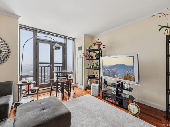 10 City Place 23F, White Plains NY 10601