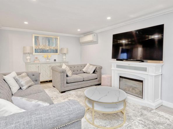 383 White Road, Mineola NY 11501