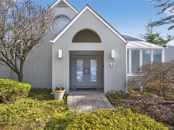 37 Shelter Lane, Roslyn Heights NY 11577