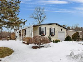 43 Village Circle S, Manorville NY 11949
