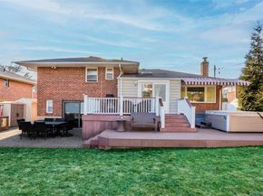 26 Glenwood Road, Plainview NY 11803