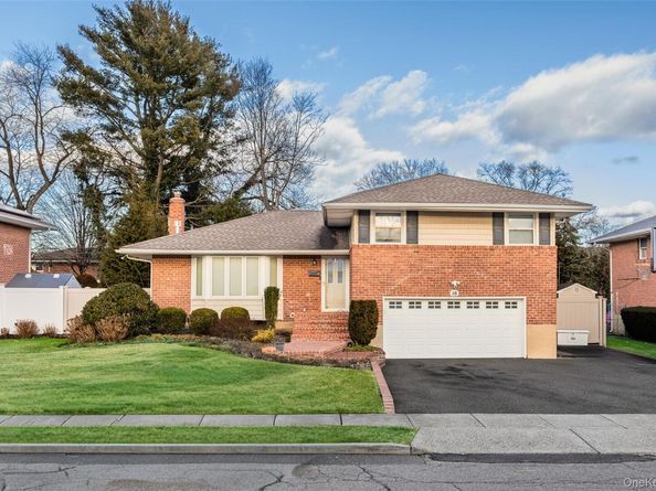 26 Glenwood Road, Plainview NY 11803