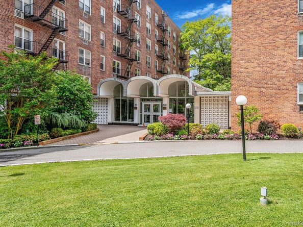 54-40 Little Neck Parkway 4F, Little Neck NY 11362