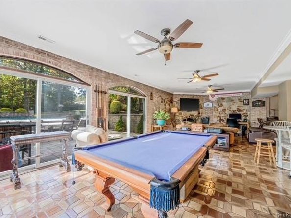 26 Sleepy Hollow Lane, Dix Hills NY 11746