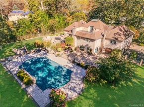 26 Sleepy Hollow Lane, Dix Hills NY 11746