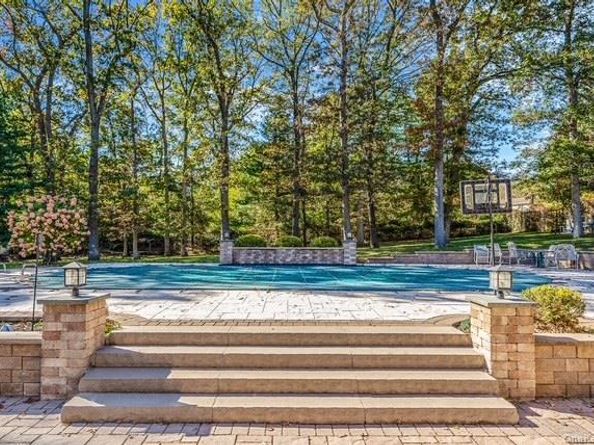 26 Sleepy Hollow Lane, Dix Hills NY 11746