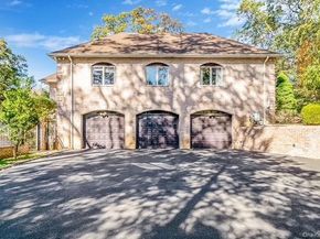 26 Sleepy Hollow Lane, Dix Hills NY 11746