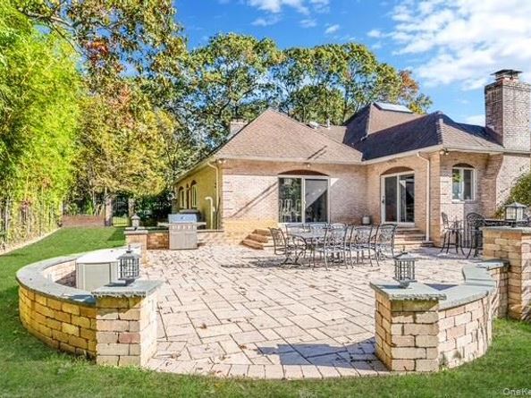 26 Sleepy Hollow Lane, Dix Hills NY 11746