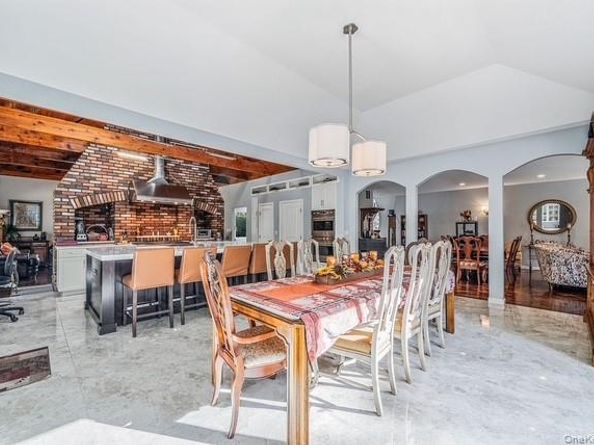 26 Sleepy Hollow Lane, Dix Hills NY 11746