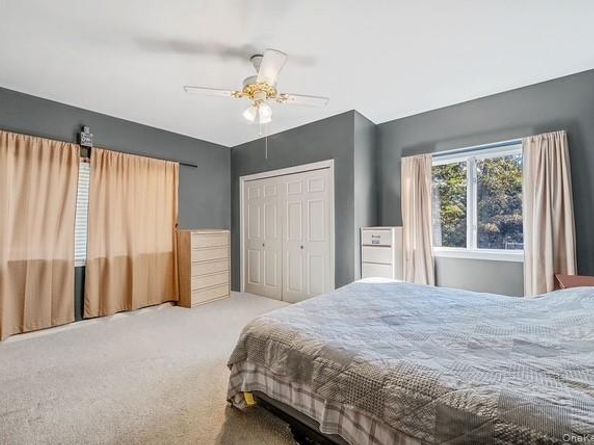 26 Sleepy Hollow Lane, Dix Hills NY 11746