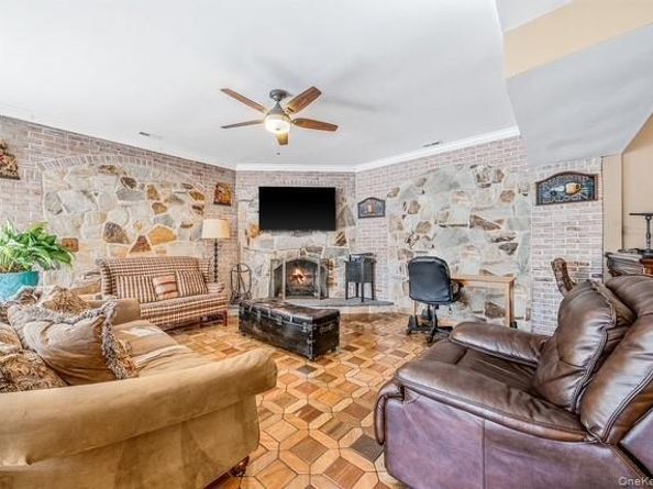 26 Sleepy Hollow Lane, Dix Hills NY 11746