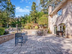 26 Sleepy Hollow Lane, Dix Hills NY 11746