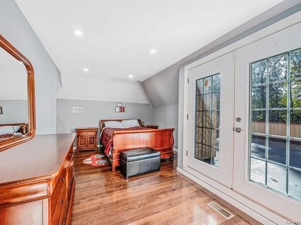 26 Sleepy Hollow Lane, Dix Hills NY 11746