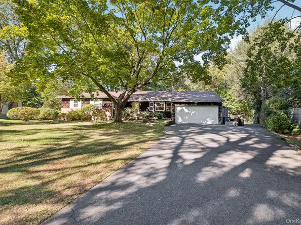 10 Printer Court, Huntington Station NY 11746