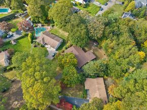 10 Printer Court, Huntington Station NY 11746