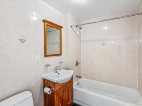 140-32 Cherry Avenue 5D, Flushing NY 11355