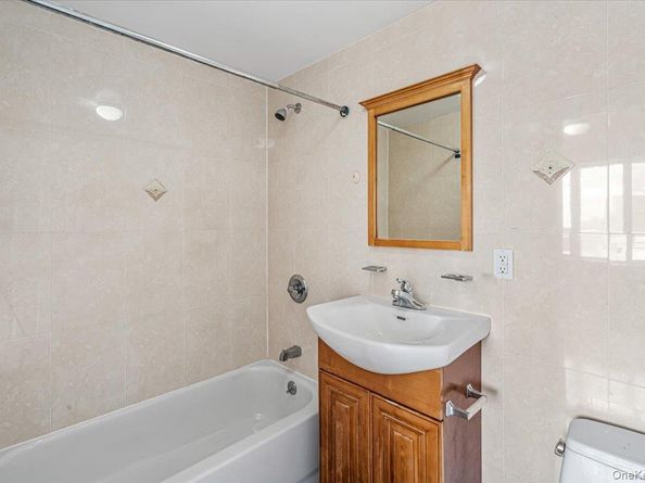 140-32 Cherry Avenue 5D, Flushing NY 11355