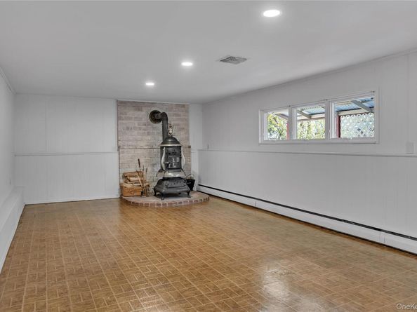 16 E. Cortelyou Street, Huntington Station NY 11746