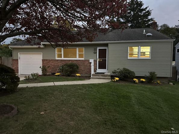 16 Cortelyou Street E, Huntington Station NY 11746