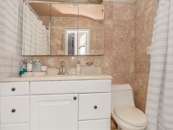 21 Vanderbilt Way 21, Valley Stream NY 11581