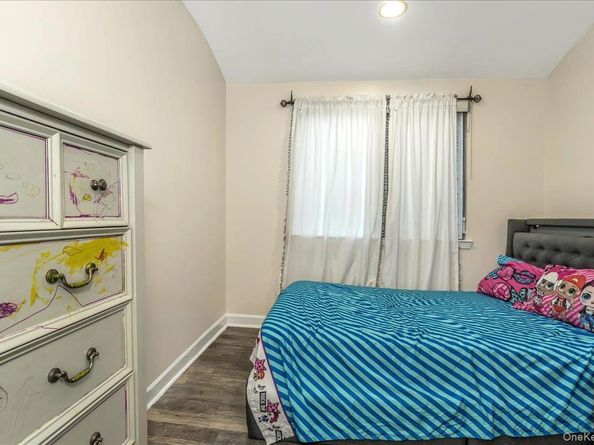 21 Vanderbilt Way 21, Valley Stream NY 11581