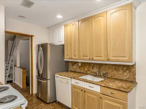 21 Vanderbilt Way 21, Valley Stream NY 11581