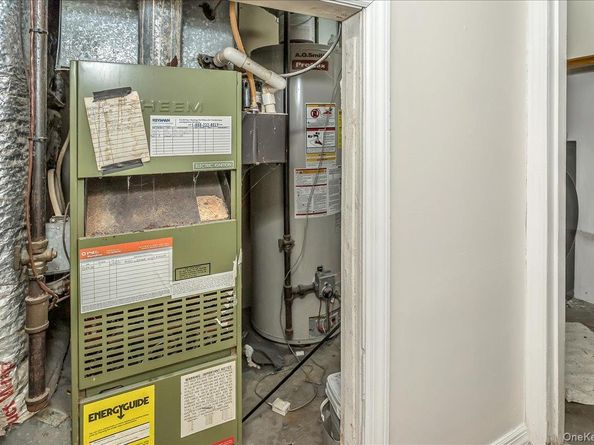 21 Vanderbilt Way 21, Valley Stream NY 11581