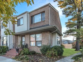 21 Vanderbilt Way 21, Valley Stream NY 11581