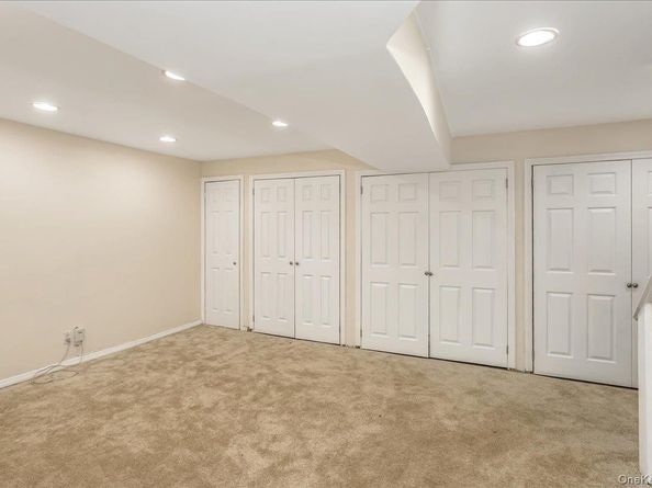 21 Vanderbilt Way 21, Valley Stream NY 11581