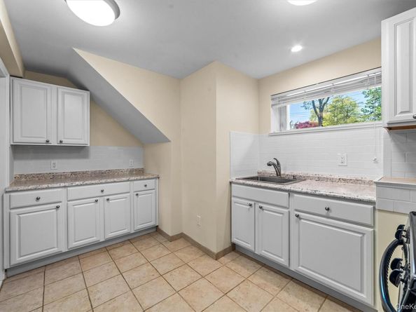 14 Skywood Court, Yonkers NY 10710