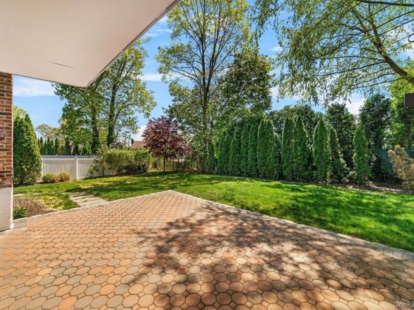14 Skywood Court, Yonkers NY 10710