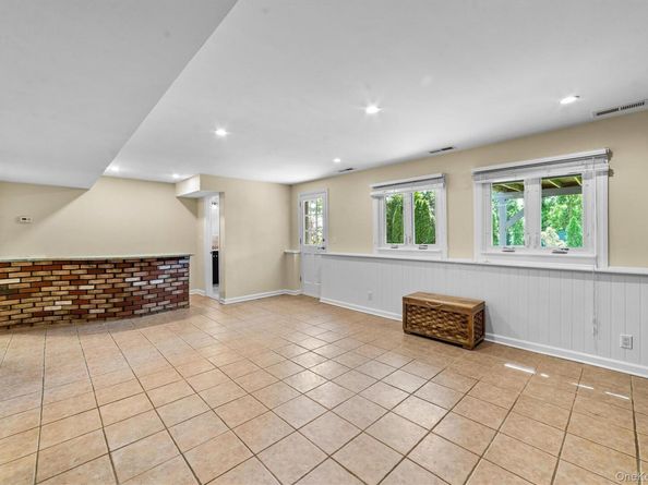 14 Skywood Court, Yonkers NY 10710